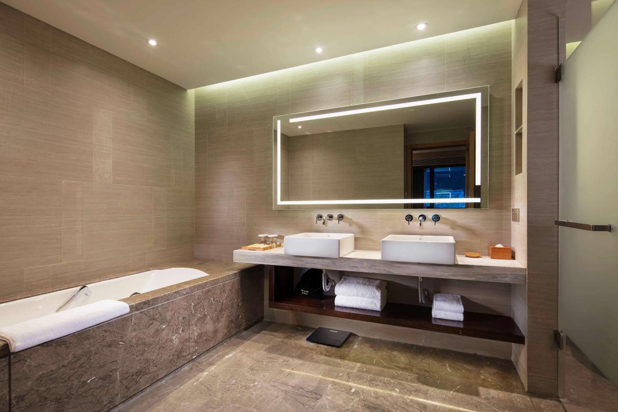 Hilton Garden Inn Shiyan Buitenkant foto