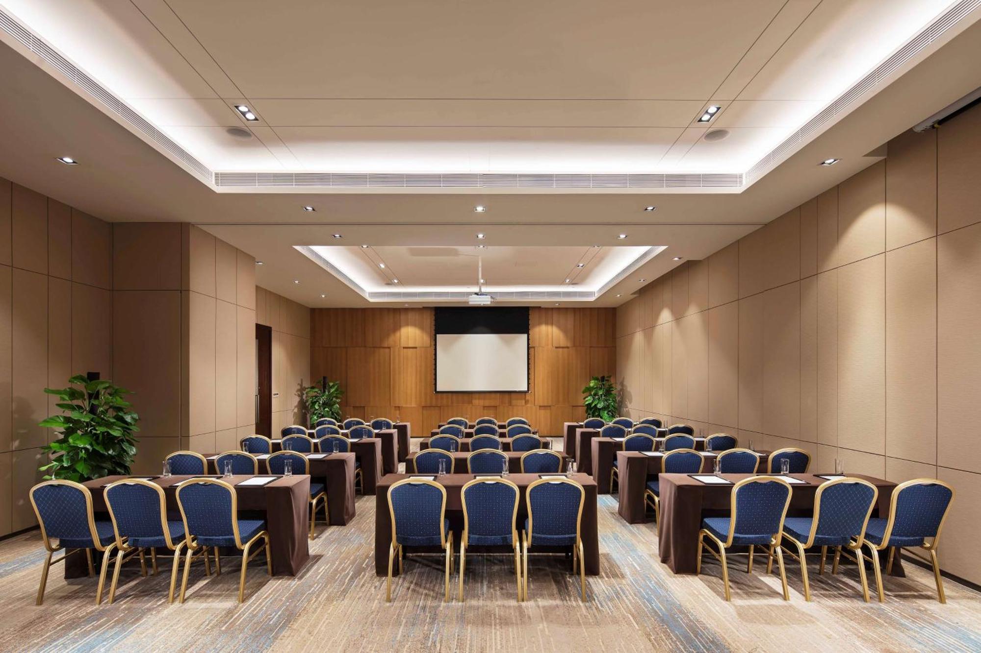 Hilton Garden Inn Shiyan Buitenkant foto